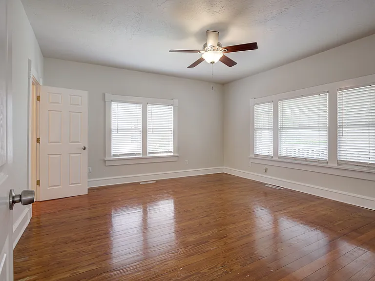 1005 Classen Blvd — Photo 5