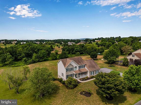 4th image of 410 Pheasant Rd