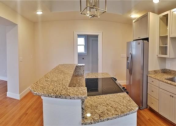 5th image of 409 Glasgow St Unit A