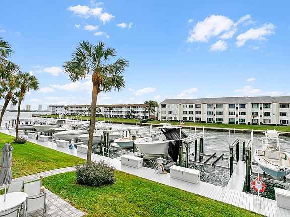 3rd image of 104 Paradise Harbour Boulevard #207