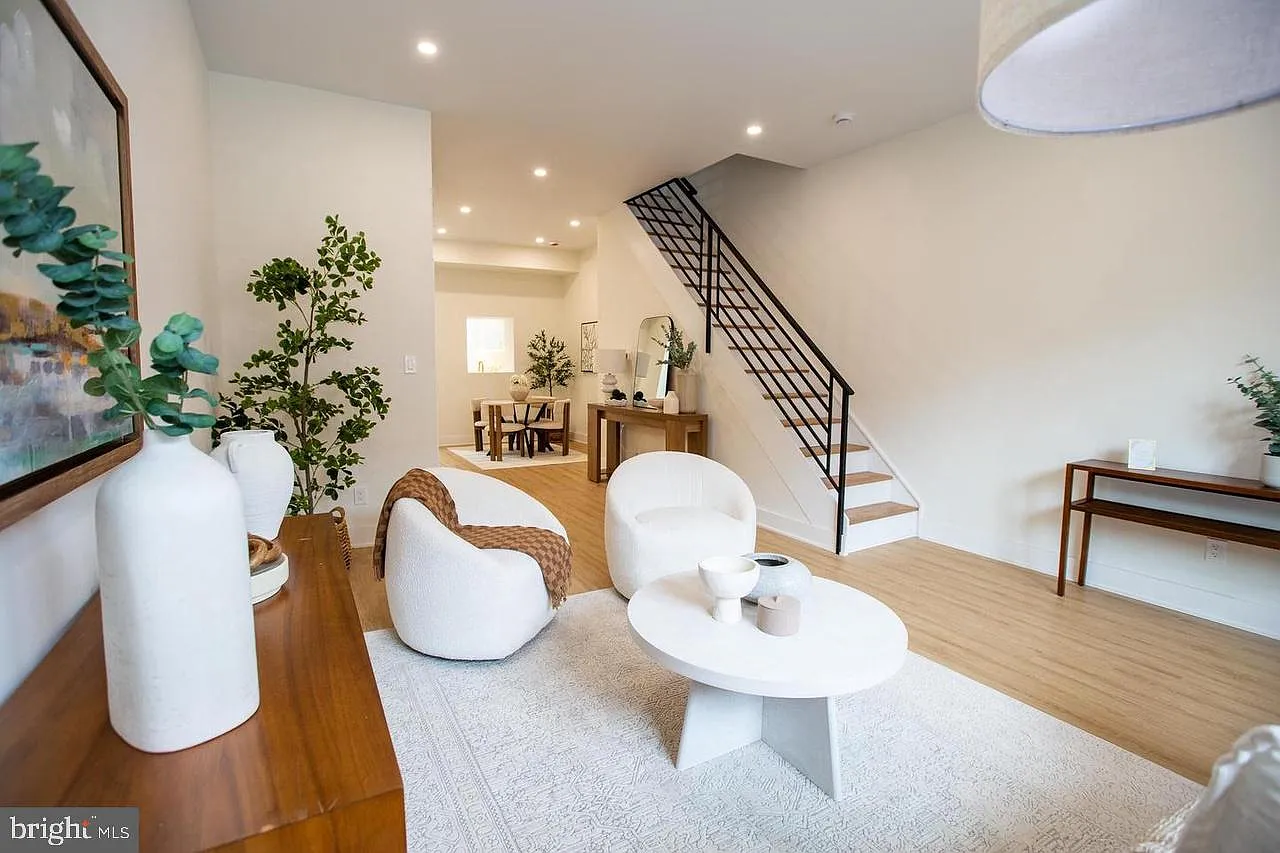 2 bed, 1.5 bath, 1112 sqft, $2,500 — Photo 2