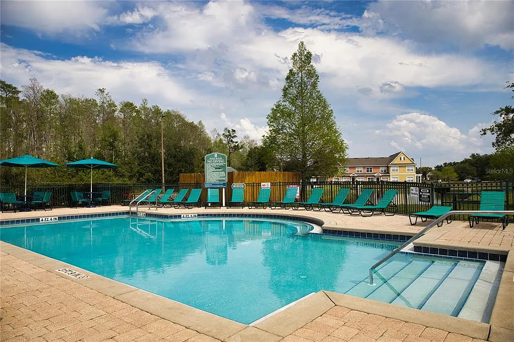 3 bed, 2.0 bath, 1296 sqft, $2,200 — Photo 4