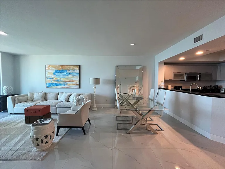 2650 Lake Shore Dr #803 — Photo 18