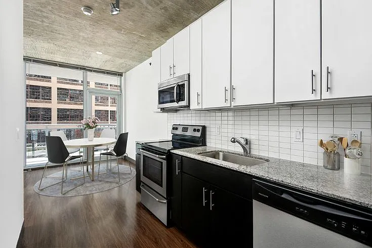 571 W Jackson Blvd #1311