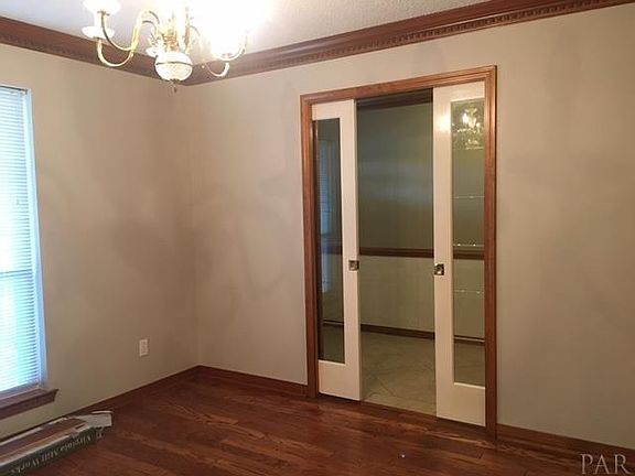 3rd image of 2100 Foxford St