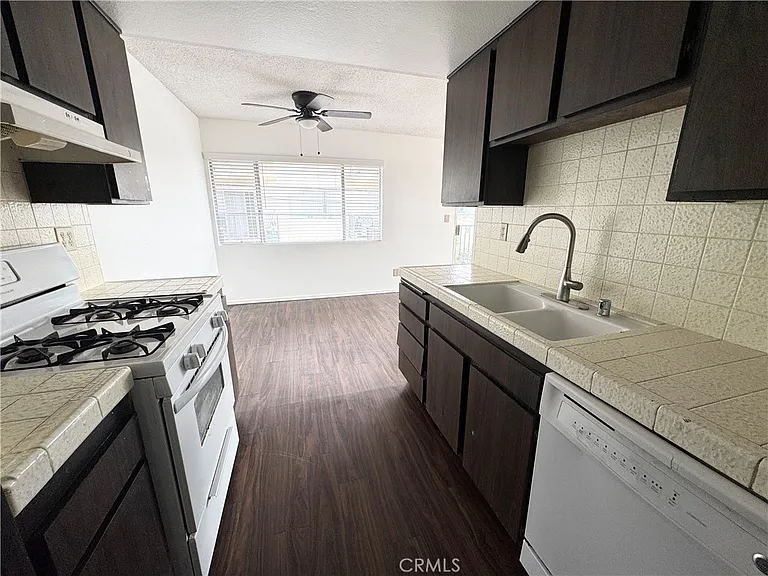 1236 W 8th St #8 — Photo 5