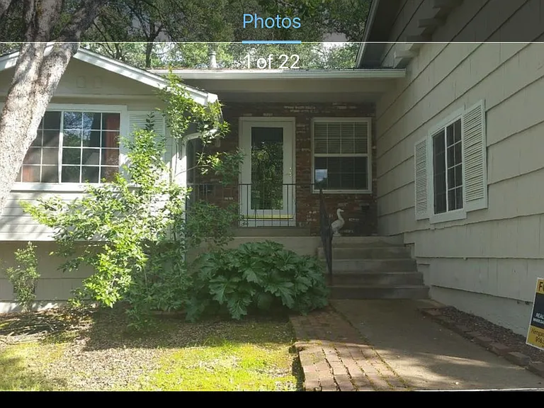 946 King Henry Way — Photo 3
