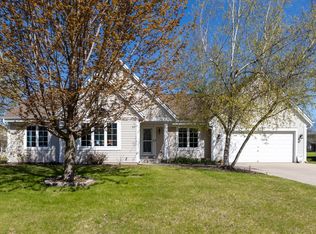 516 Saras Ct, Slinger, WI 53086