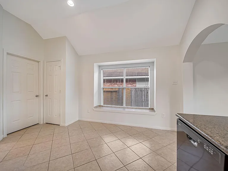 18439 Sunrise Oaks Ct — Photo 12
