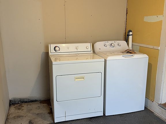 4th image of 905 E North St