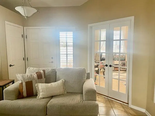 3 bed, 1308 sqft, $2,800 — Photo 2