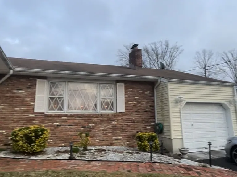 887 Royal Ln — Photo 2