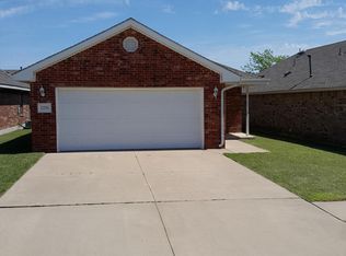 1216 Clover Rd, Moore, OK 73160