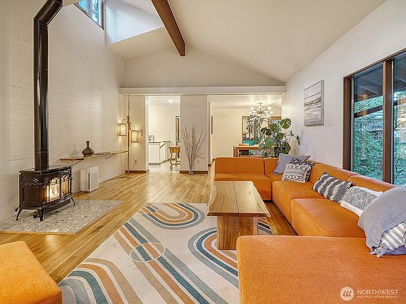 4th image of 4621 NE 192nd Street