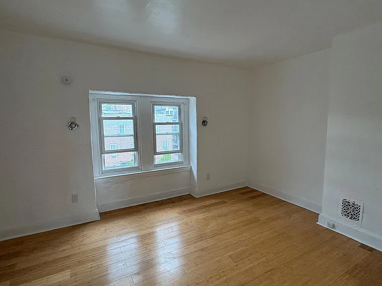 356 E Walnut Ln #3 — Photo 22