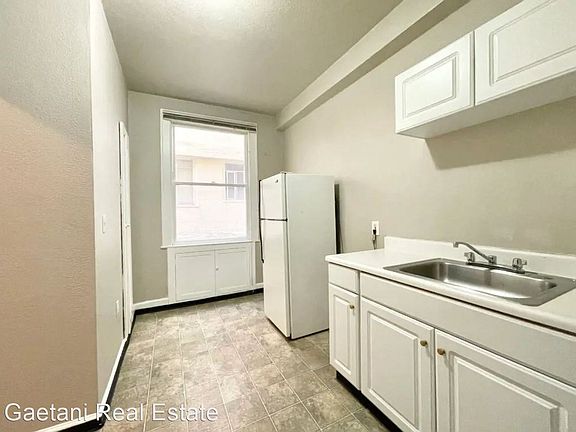 3rd image of 511 Leavenworth St APT 104