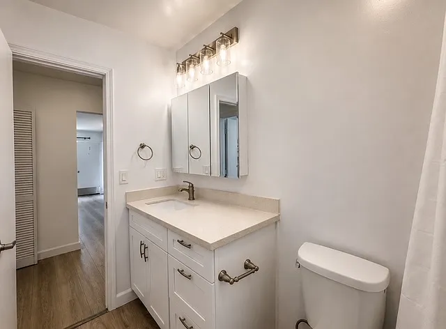 1841 Winona Blvd #1 — Photo 16