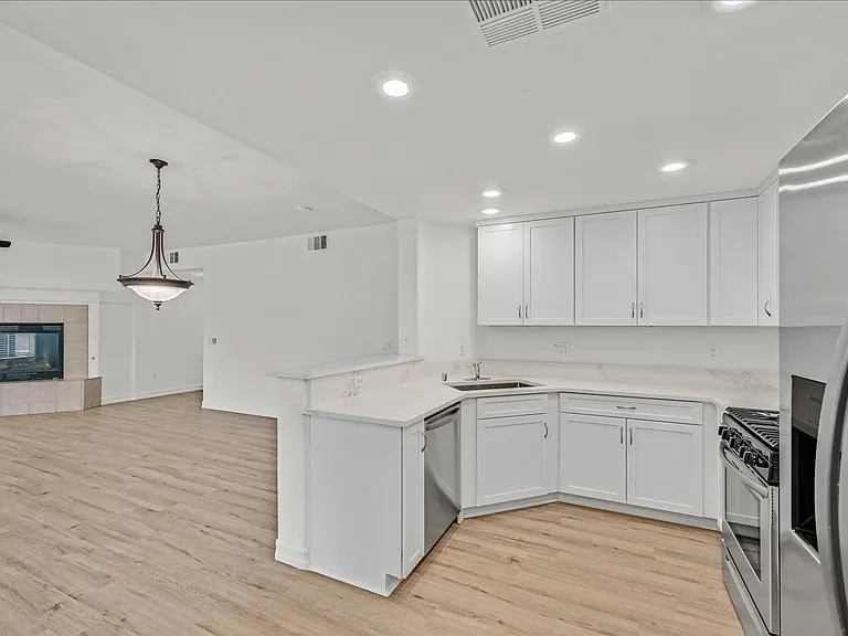825 Canterra St #1059 — Photo 8