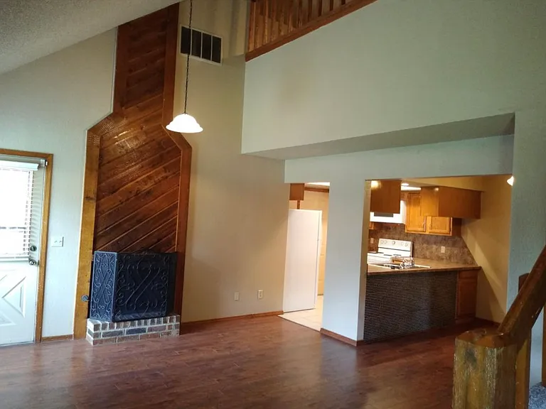 14101 Fairhill Ave — Photo 2