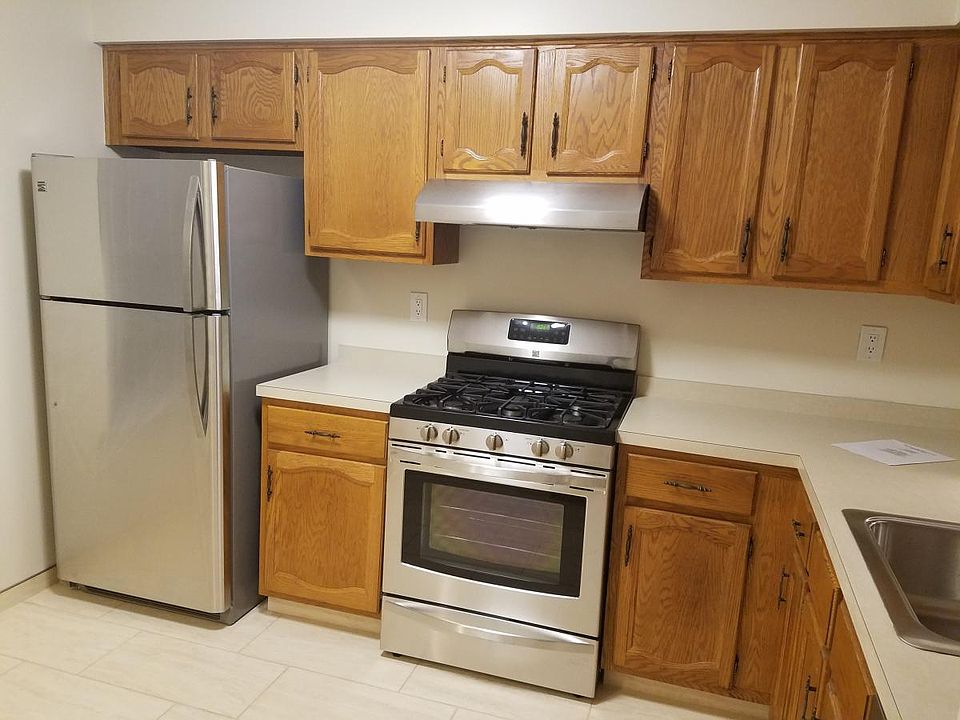 2nd image of 305 Woodbridge Comns Way