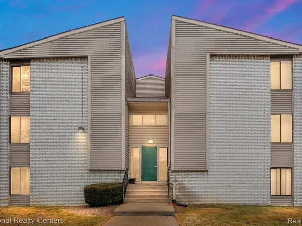 31993 W Twelve Mile Rd Unit 211, Farmington, MI 48334