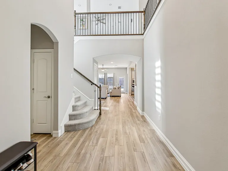 1512 Quentin Dr — Photo 3