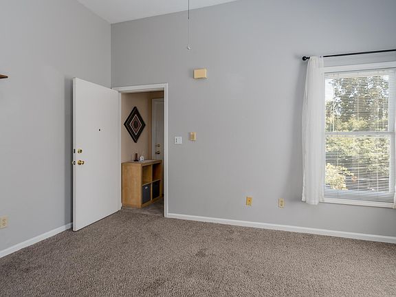 5th image of 512 10th St APT 3B