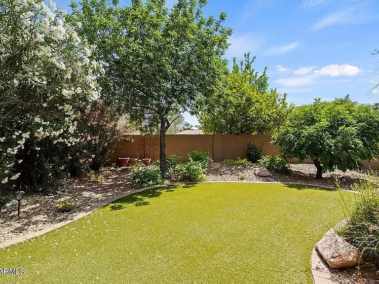 6339 E Claire Dr — Photo 5