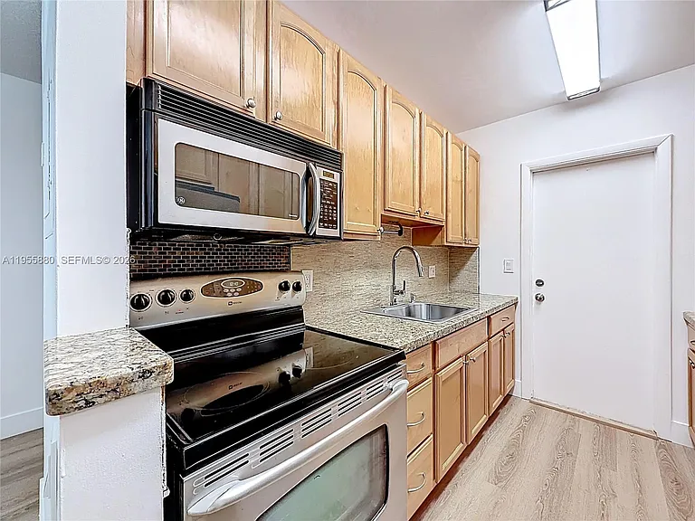 2424 SE 17th Cswy #312B — Photo 10