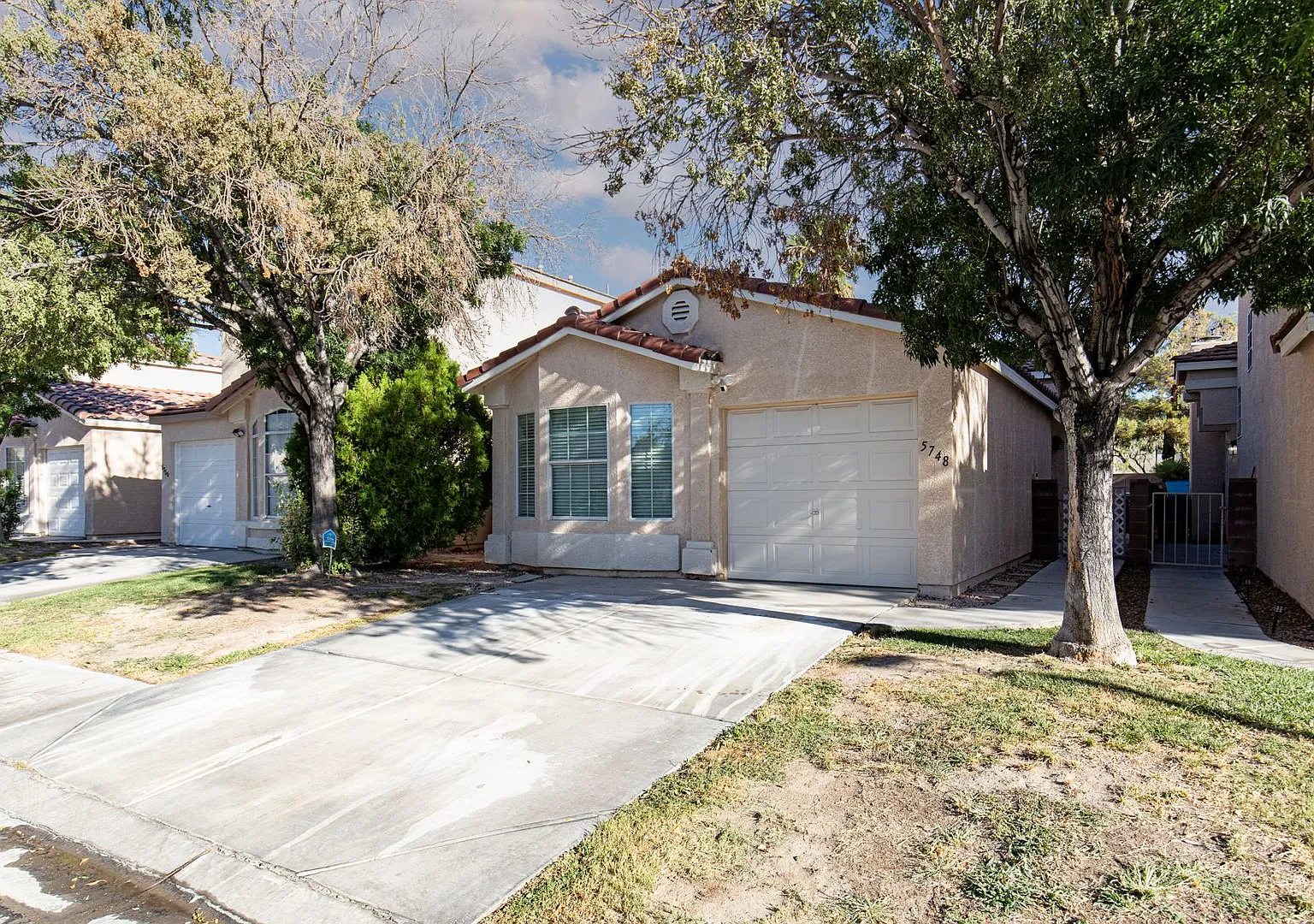Single story home in gated SW neighborhood with quick Strip access — Photo 1