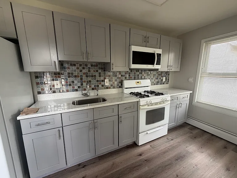 95 Clay St — Photo 1