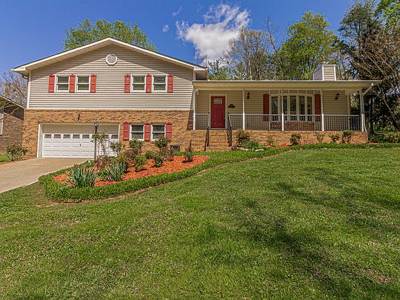 3rd image of 709 Woodgreen Ln