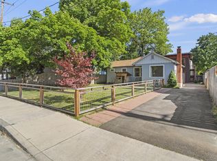 215 SW Rogue River Ave, Grants Pass, OR 97526