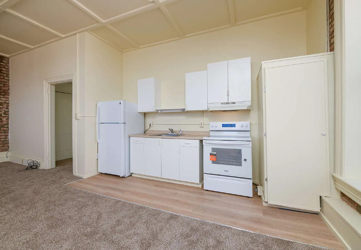 2 bed, 1.0 bath, 580 sqft, $1,600 — Photo 1
