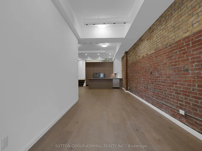 647 College St #101 — Photo 18