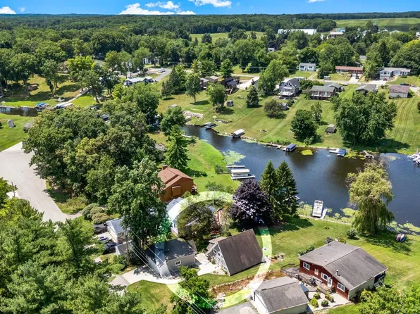 235 Pine Hill Lake Dr, Horton, MI 49246