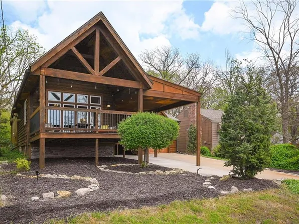 92 Z St, Lake Lotawana, MO 64086