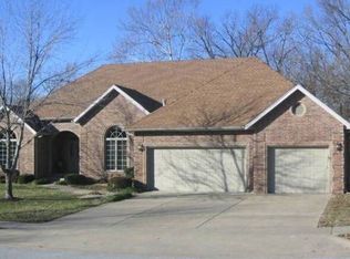 2137 S Pin Oak Dr, Springfield, MO 65809