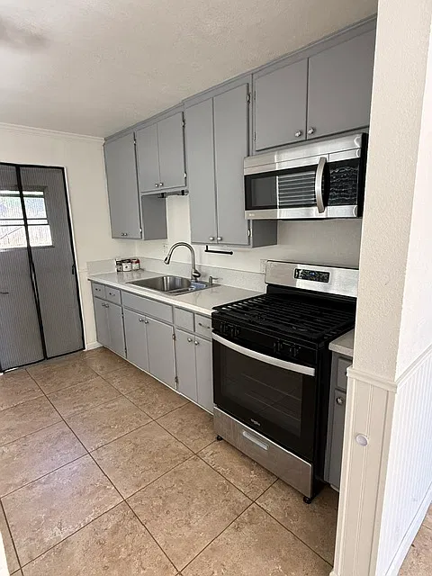 2 bed, 900 sqft, $2,700 — Photo 3