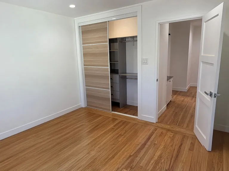 54 N Mayfair Ave — Photo 26