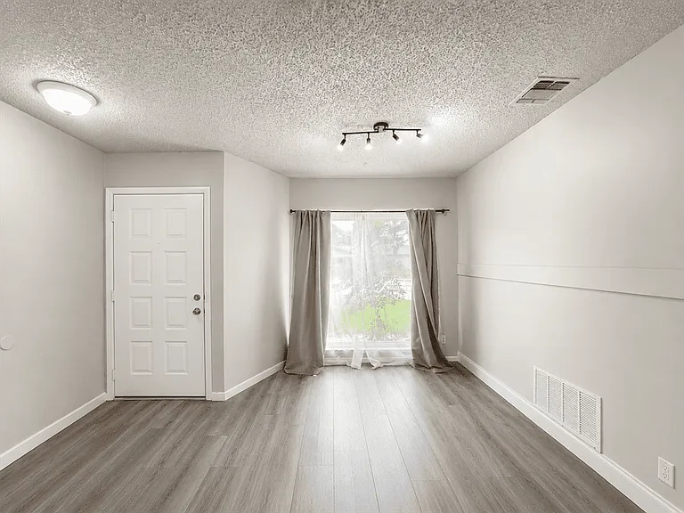 1034 Ericson Dr — Photo 6