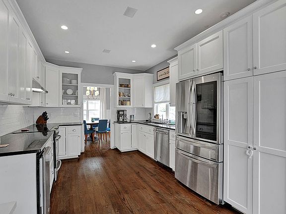 ss appliances & blck granite