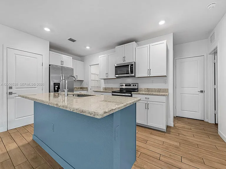 501 NE 6th Ct — Photo 12