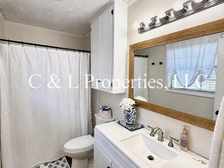 202 Helen St — Photo 11