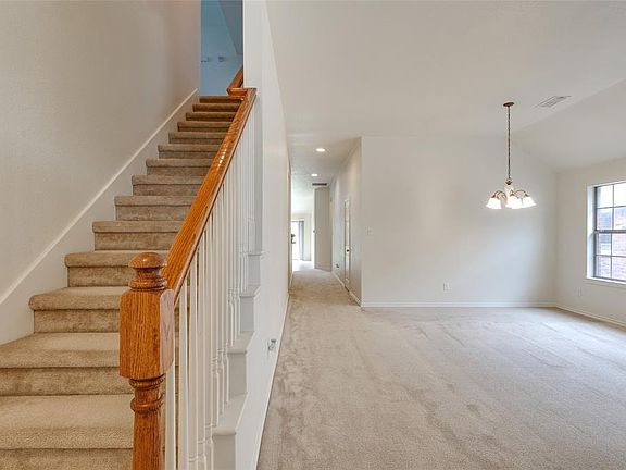 4th image of 2821 Glendale Way