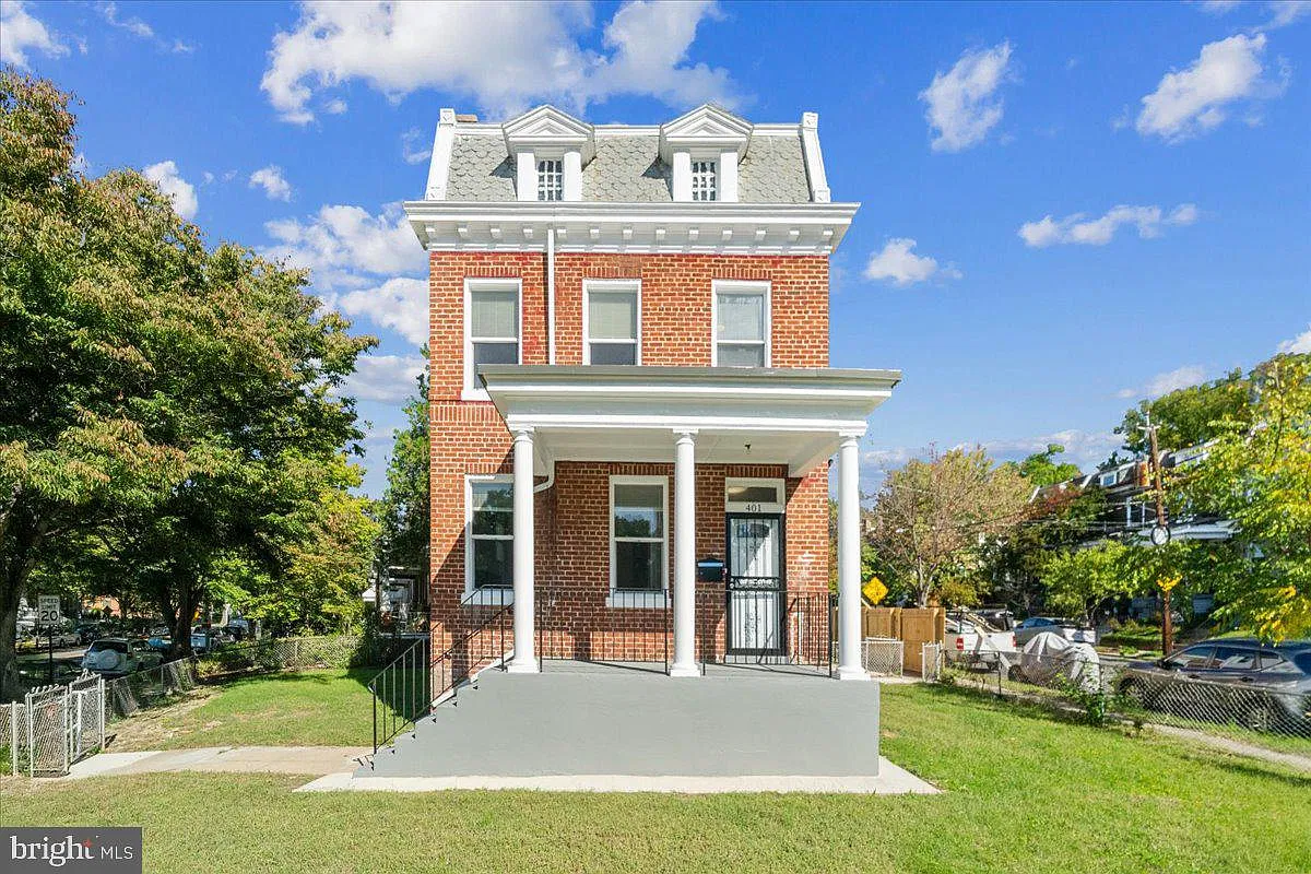 5 bed, 2.5 bath, 1907 sqft, $4,000 — Photo 1