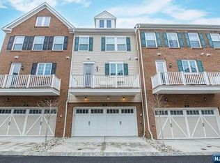 53 Landmark Ln #1025, Fair Lawn, NJ 07410
