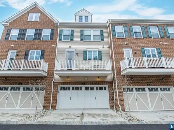 53 Landmark Ln #1025, Fair Lawn, NJ 07410