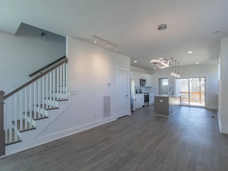 1713A Simpkins St — Photo 7