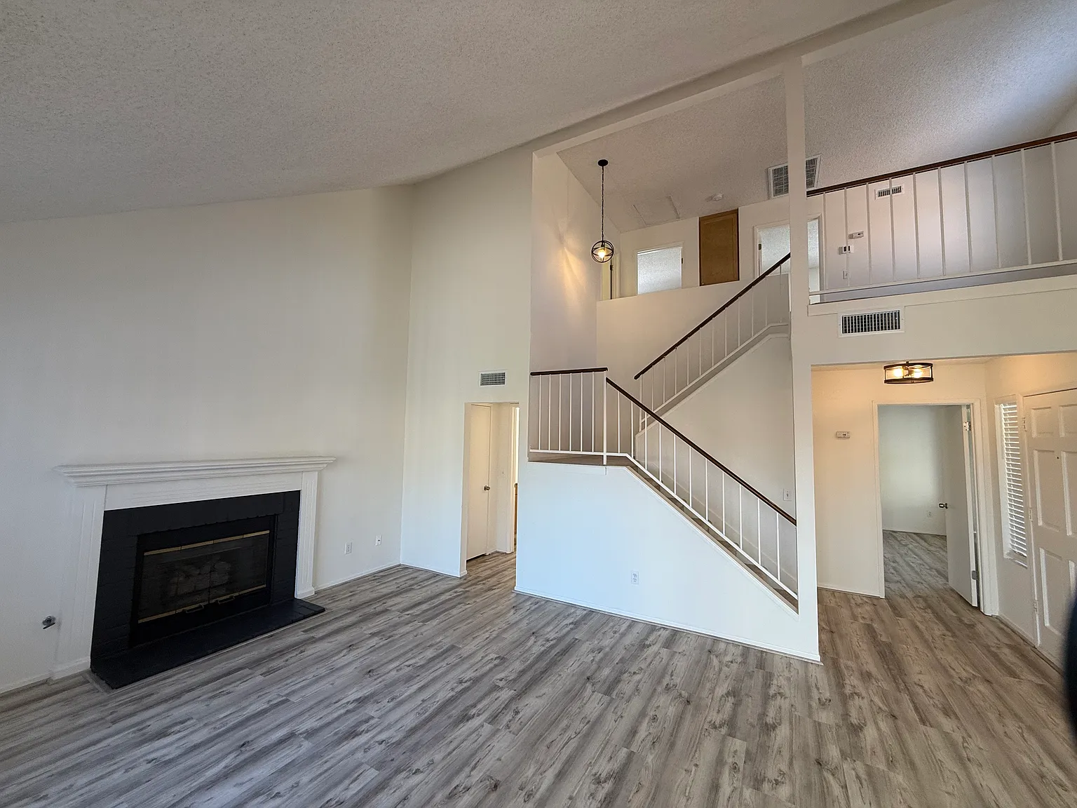 3 bed, 2.5 bath, 1451 sqft, $3,495 — Photo 4